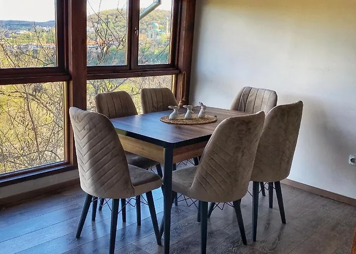 катрин * ヴェリコ・タルノヴォ